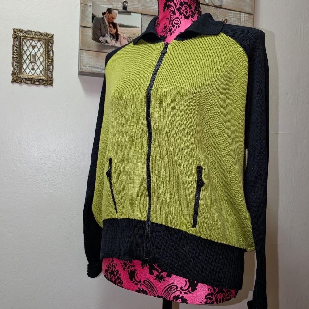 vintage Von Saken 100% cotton Women's Black and Green sweater